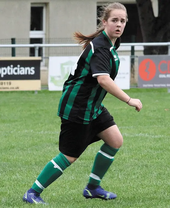 Image of defender, Robyn Peel